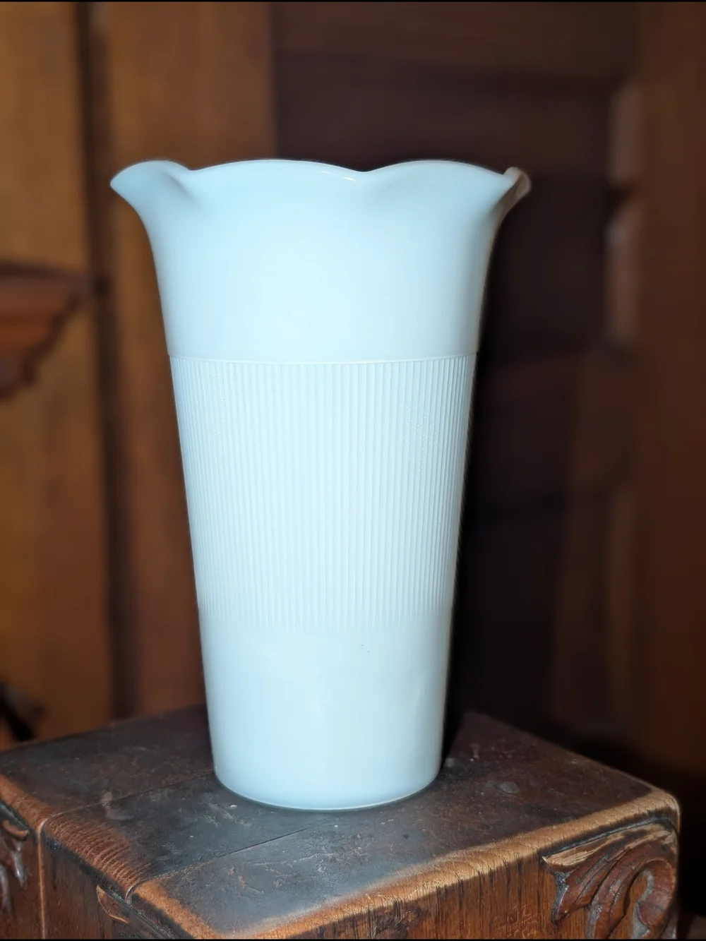Vintage Hazel Atlas Milk Glass Vase Ribbed Pattern Ruffled Edge Euc